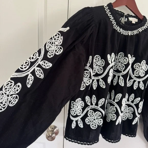 Jennifer & Grace Embroidered Blouse - Picture 6 of 13